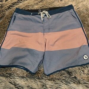 Vuori Cruise board shorts Size 34